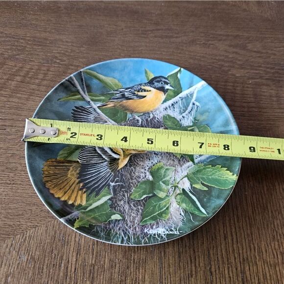 Encyclopedia Britannica VINTAGE NTAGE Knowles Kevin Daniel Decorative Plate - Picture 2 of 3